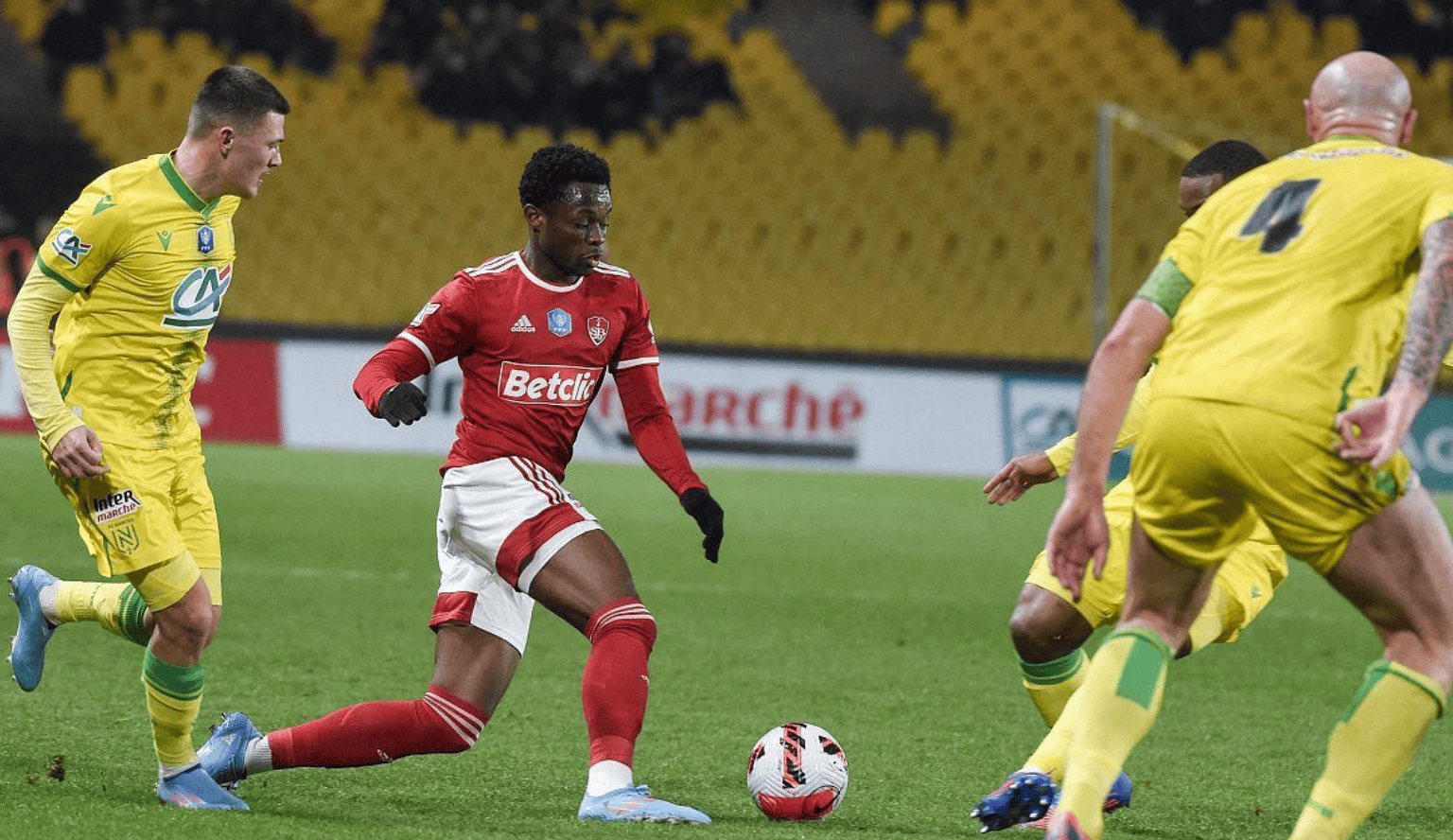 费耶诺德发布备战花絮，今夜更衣室发声，荷甲任务艰巨，赛季目标并未改变的简单介绍-英雄联盟赔率