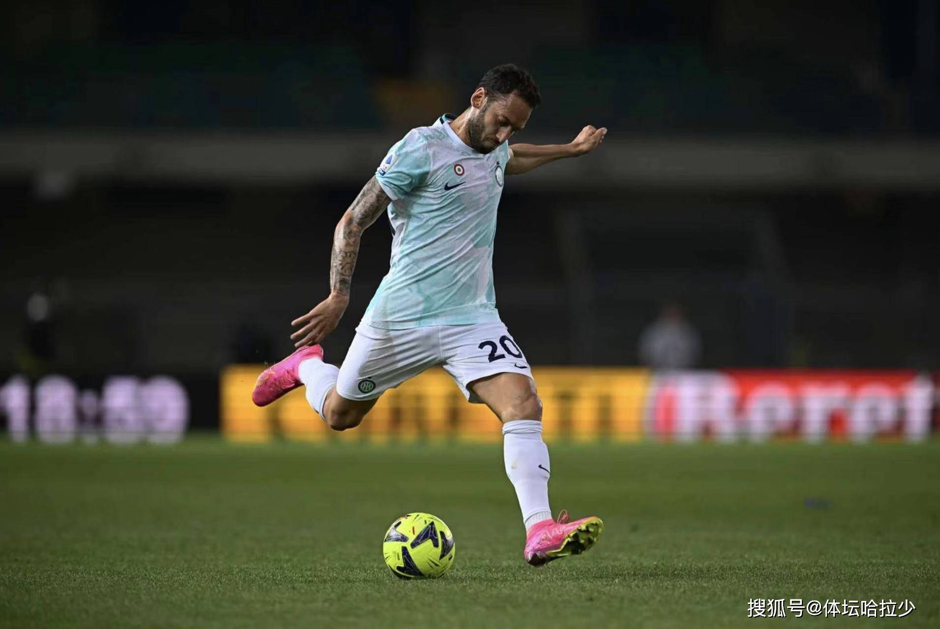 包含欧联转会期再迎强敌，阿贾克斯迎来里程碑，主帅态度：态度坚定，轮换策略成焦点的词条-爱游戏